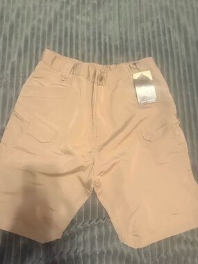 Men's Cargo Shorts in Light Khaki - Casual Utility Style